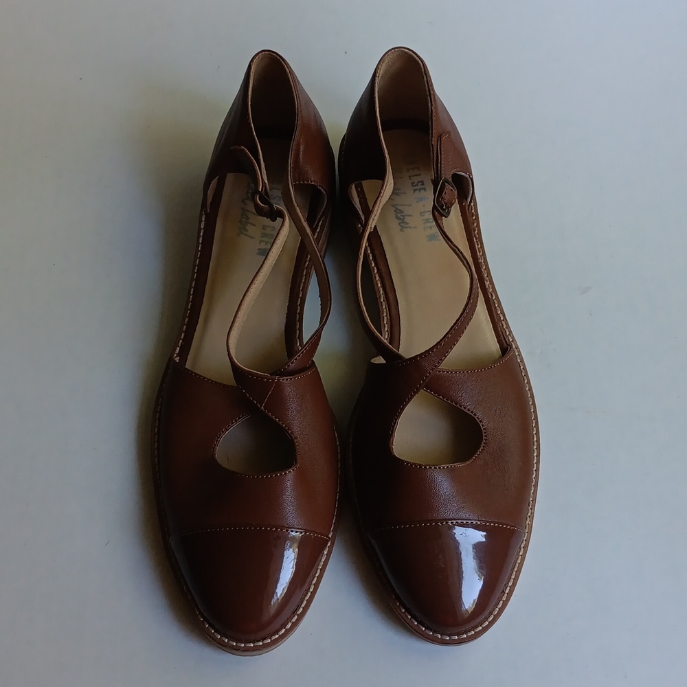 CHIC  BROWN  LEATHER FLATS